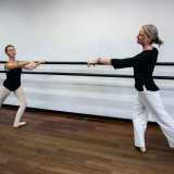 Fu l�attuale direttrice artistica, la 57enne scozzese Miss Claire, a fondarla assieme a Elaine Mcdonald, Claire Jane Pratt e Antonia Petruzzelli